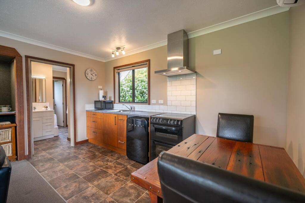 Te Anau Cottage Exteriör bild