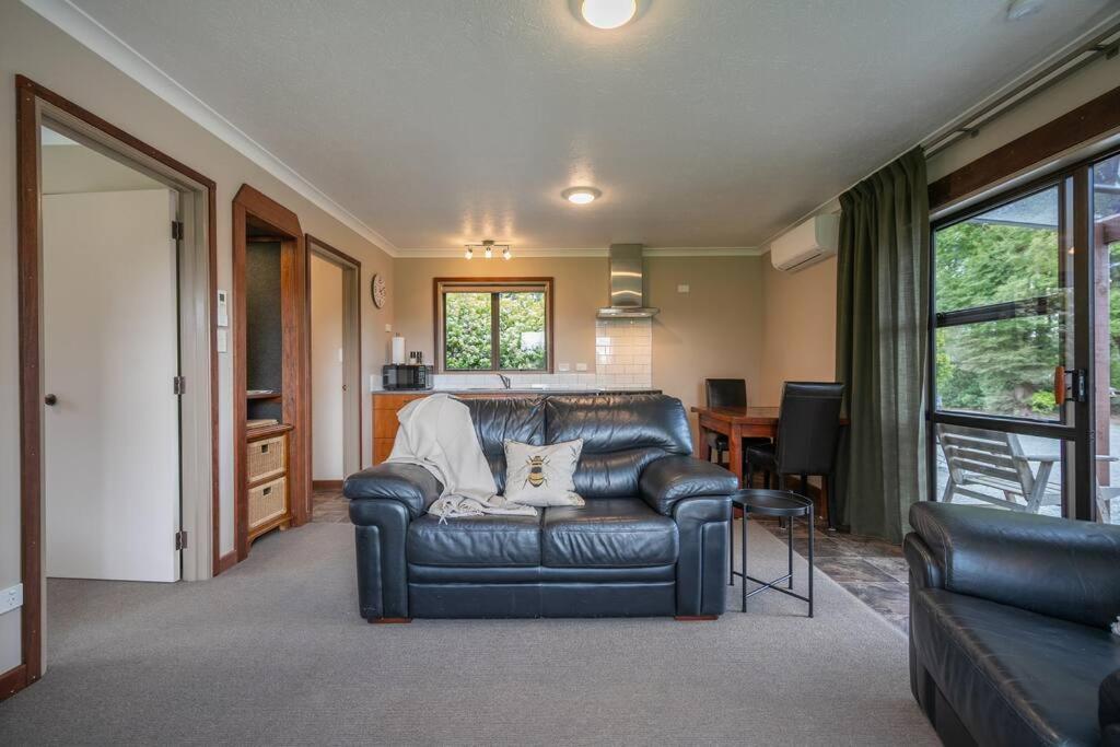 Te Anau Cottage Exteriör bild